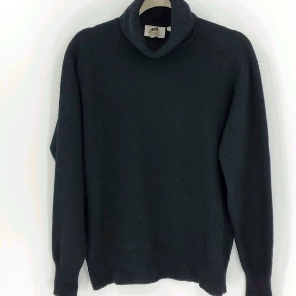 Mordstrom women turtleneck black sweater. Size Medium. Lambs wool. - Picture 1 of 10